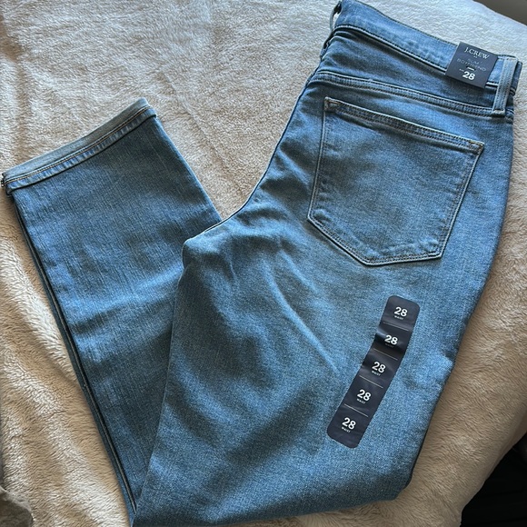 *NWT* J. Crew Jeans! Super soft + comfy - Picture 4 of 8